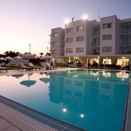 Frixos Suites Hotel Apts Oroklini Exterior foto