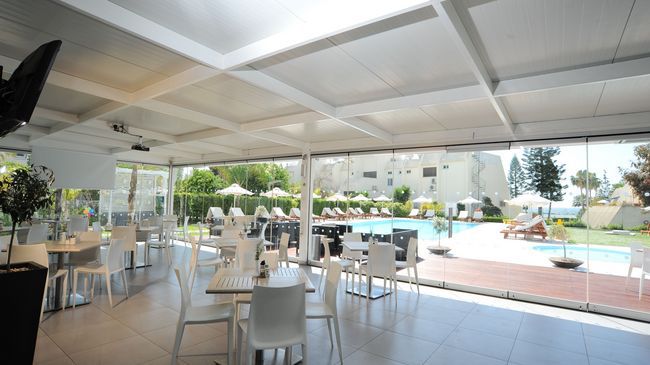 Frixos Suites Hotel Apts Oroklini Exterior foto